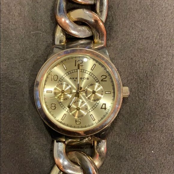 COPY - Gold Watch - Picture 4 of 7